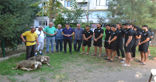 Maç öncesi Kırklarelispor kurban kesti