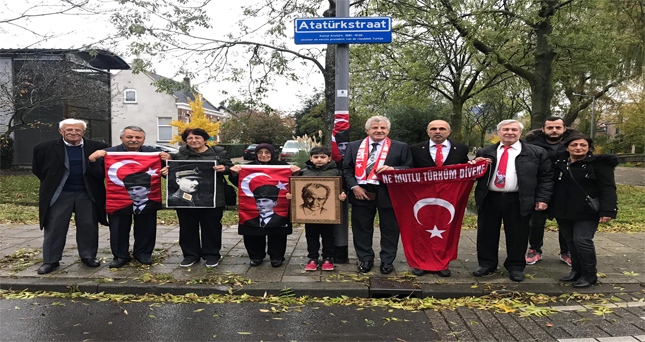 Atatürk 10 Kasım’da Rotterdam’da Atatürk Sokağı’nda anıldı