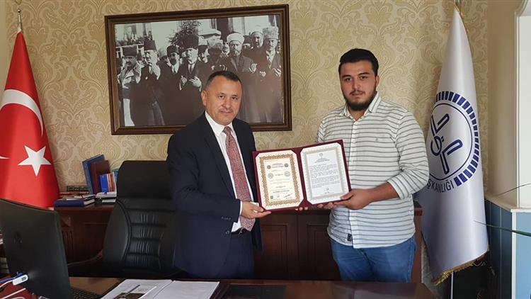 Hafızlık Diplomasını Aldı