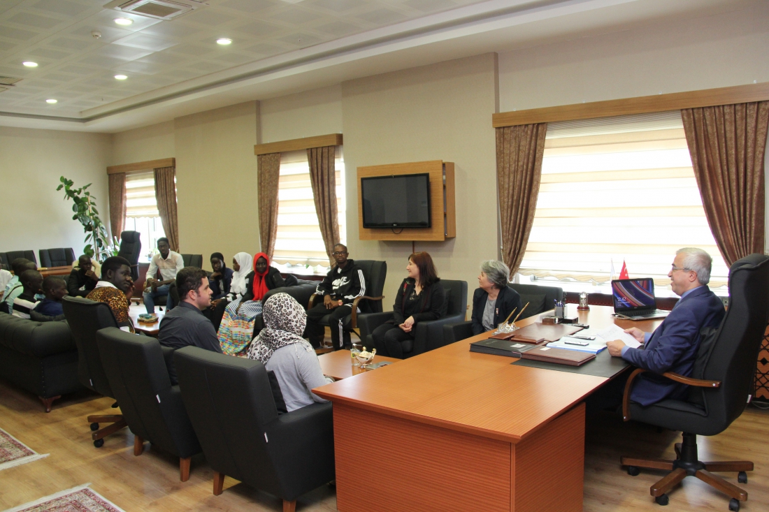 Gambiyalı Öğrencilerden RektörŞengörür’e Ziyaret