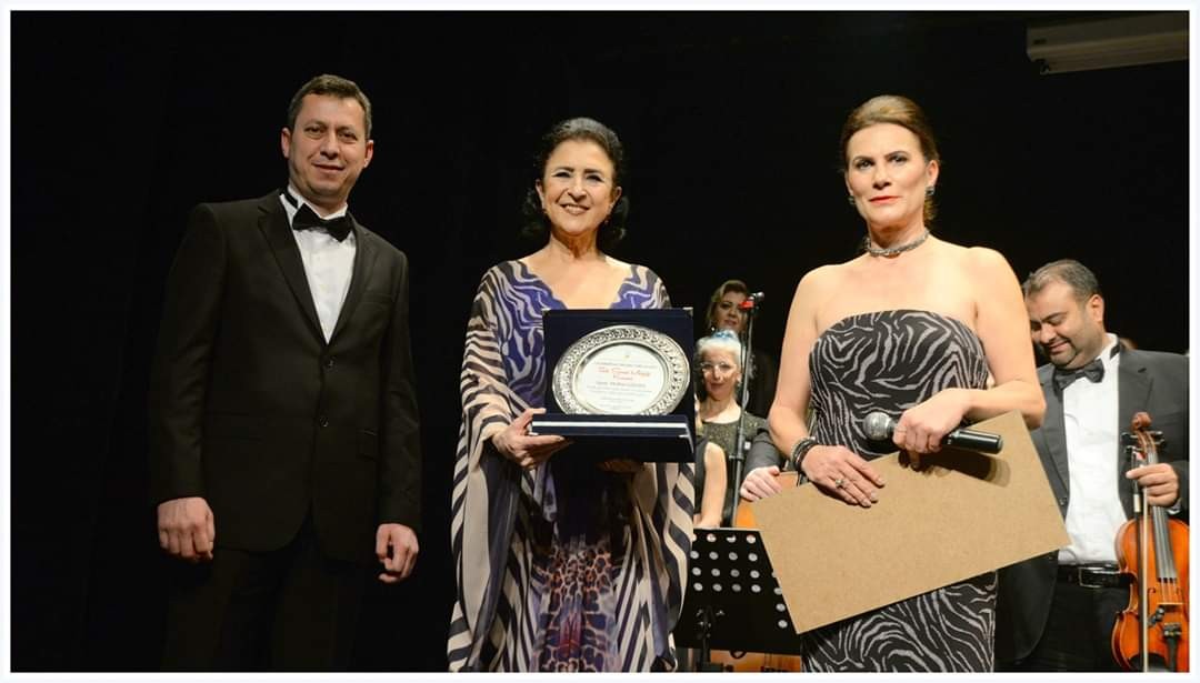 Türk sanat müziği sanatçısı MelihatGülses'ten Lüleburgaz'da konser