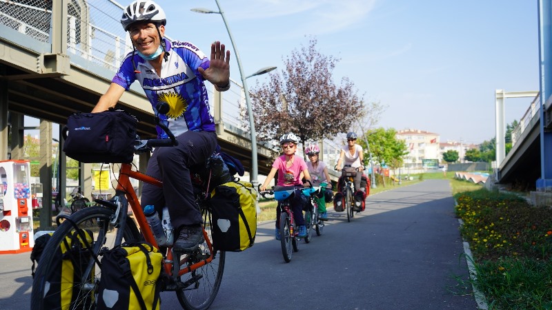 İsviçreli aile, Lozan’dan Kırklareli'ne bisikletle geldi
