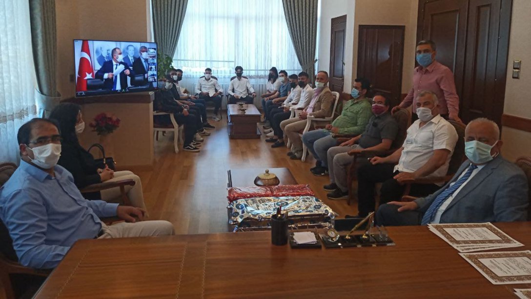 Öğrenci ve öğretmenlere ödülleri verildi