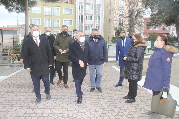 Vali Bilgin, Koloğlu İlkokulunda inceleme yaptı