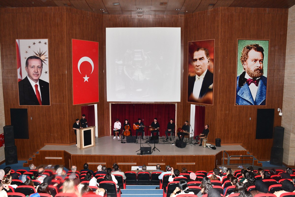 Cumhuriyet Kazanımları Şiir Dinletisi Etkinliği Gerçekleşti