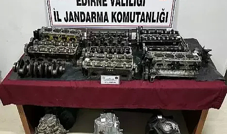 Edirne’de kaçak oto yedek parçası ele geçirildi