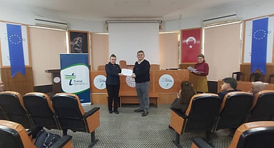 Eğitime Katılan Müdürlere Sertifikaları Verildi