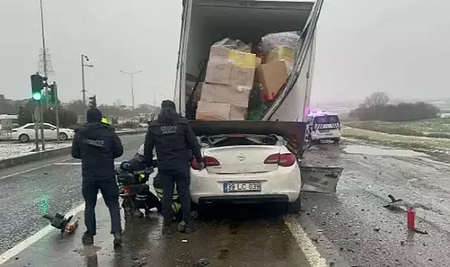 Kamyona arkadan çarpan otomobilin 17 yaşındaki ehliyetsiz sürücüsü öldü