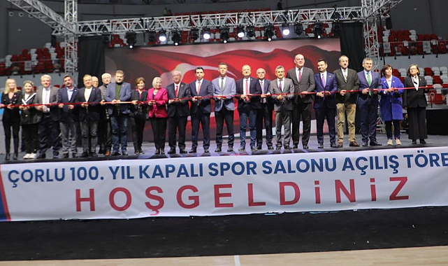 TRAKYA'NIN EN BÜYÜK SPOR KOMPLEKSİ HİZMETE AÇILDI
