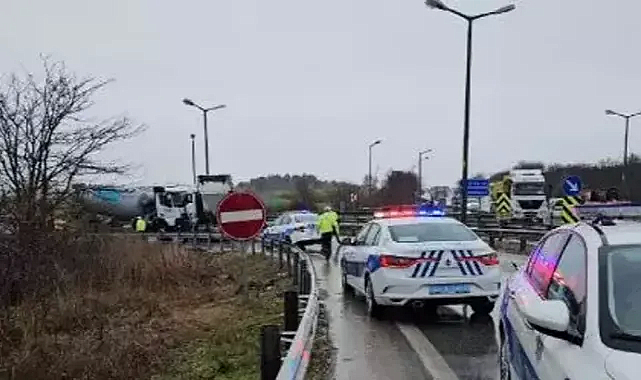 Edirne'de beton mikseri ile TIR çarpıştı: Baba-kız yaralandı