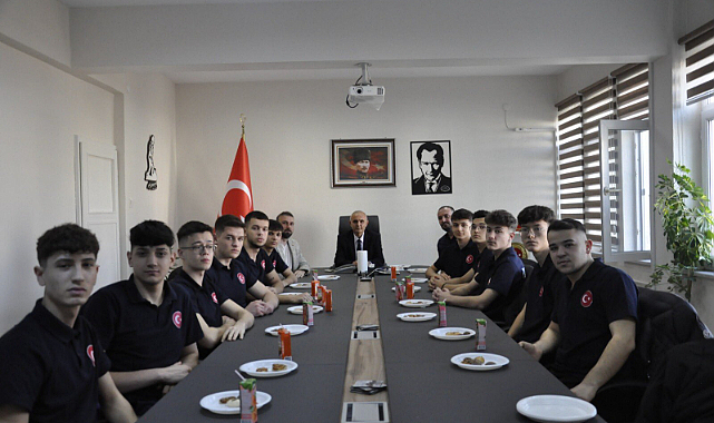 Kaymakam Elmacıoğlu, Gençlik Spor Kulübü Voleybol Takımını Ağırladı