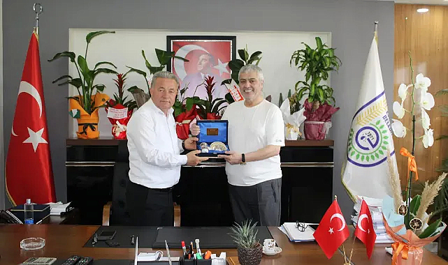 Evrensekiz Belediyesi, Ünlü Sanatçı Cengiz Kurtoğlu'nu Ağırladı