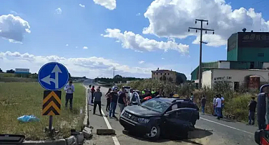 Edirne'de otomobiller çarpıştı: 4 yaralı 