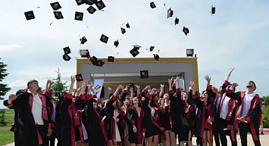 Kırklareli Final Akademi Anadolu Lisesi’nden Coşkulu Mezuniyet