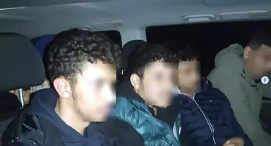 Kırklareli'nde kapanla durdurulan araçta 16 kaçak göçmen yakalandı 