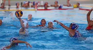 Manisa'da U16 Kadınlar Dünya Sutopu Şampiyonası Başladı