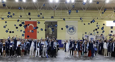 KLÜ Mühendislik Fakültesi'nde Coşkulu Mezuniyet Töreni 