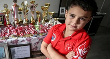 13 Yaşındaki Erdoğmuş, Tarihin En İyisi Magnus Carlsen'i Yendi!