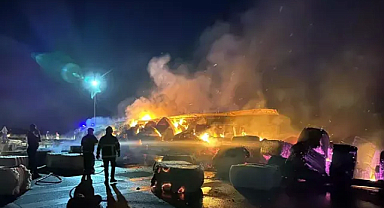 Edirne'de pamuk yüklü TIR alev alev yandı