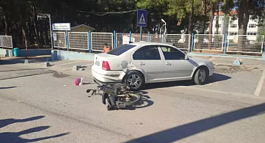 Edirne’de motosiklet, otomobile çarptı: 2 yaralı
