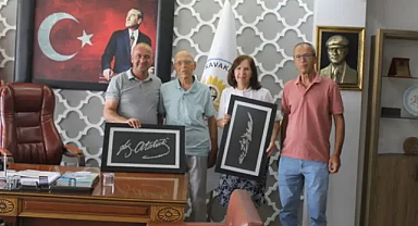 Kavaklı Belediye Başkanı Ufuk İn'e Anlamlı Hediye