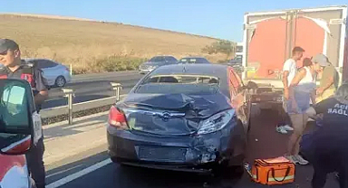 Otomobille çarpışan motosiklette 2 kişi yaralandı