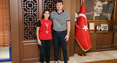 TÜRKİYE 3.’SÜ GÜREŞÇİMİZDEN BAŞKANIMIZ AKAY’A ZİYARET