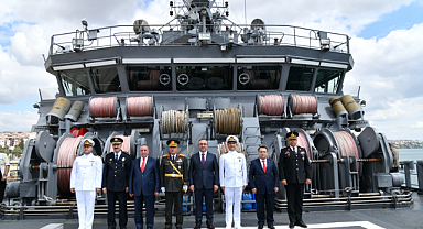 Vali Soytürk TCG Işın Gemisi’ni Ziyaret Etti