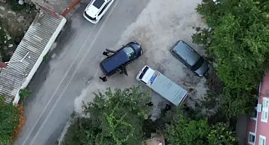 VIP minibüsle göçmen kaçaklığına dronlu takip; 3 tutuklama