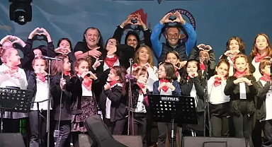15. Bağ Bozumu Şenlikleri'nde Coşkulu Konserler: Kırklareli Belediyesi Çocuk Korosu ve Türk Halk Müziği Korosu Sahne Aldı