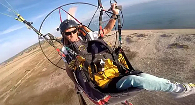 4,5 yaşındaki Eren paramotorla uçarken uyuyakaldı, o anlar kamerada