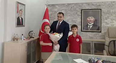 Cumhuriyet İlkokulu Öğrencileri, Vize Kaymakamı Kemal Balaban'ı Ziyaret Etti