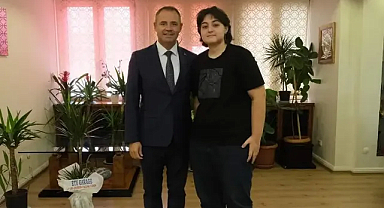 Kırklareli Belediye Başkanı Derya Bulut, YKS'de Başarı Gösteren Öğrenciyi Ağırladı
