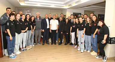 Kırklareli FBO Kadın Basketbol Takımından Başkan Derya Bulut'a Ziyaret