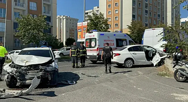 Tekirdağ'da otomobiller çarpıştı; 1'i ağır 3 yaralı