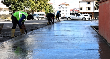 2 MAHALEMİZDE BETON KALDIRIM ÇALIŞMASI YAPILIYOR