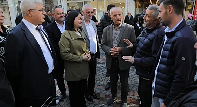 BAŞKAN GENCAN AKIN, MAHALLE BULUŞMASI İÇİN MİTHATPAŞA’DA
