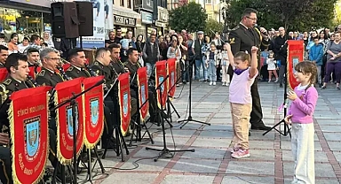 Edirne'de askeri bandonun 29 Ekim konserinde çocuklar şeflik yaptı