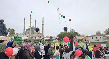 Edirne'de balonlar Filistin için gökyüzüne bırakıldı