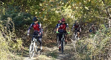 Keşan Doçek'ten Dumanlı Dağlar'da Sonbaharın Tüm Renkleriyle Bisiklet Keyfi!