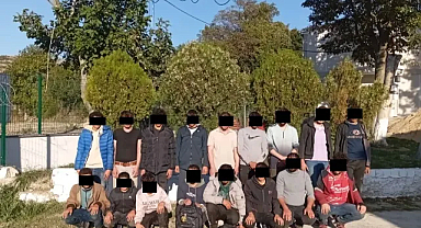 Kırklareli Jandarması Düzensiz Göçe Geçit Vermiyor! 257 Göçmen Yakalandı