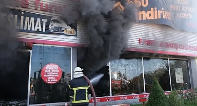 Kırklareli'nde Korkutan Yangın; Mobilya Mağazası Yandı