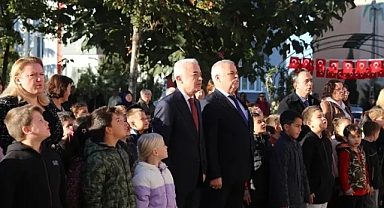 Kırklareli Valisi Uğur Turan, Minik Öğrencilerle Birlikte Yeni Güne Başladı