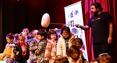 Minikler, “Kabuğunu Kıramayan Yumurta” Kukla Oyununu İzledi!