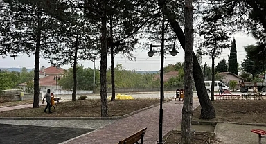 Pehlivanköy Belediyesi'nden Çamlık Parkı'nda Temizlik ve Bakım Çalışmaları