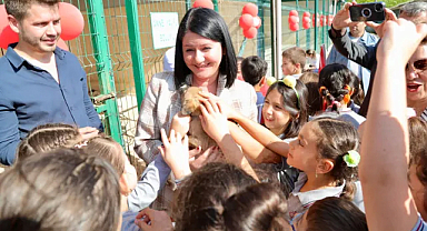 “Seveceğiz, Yaşatacağız, Koruyacağız”: Edirne'de Çocuklar Hayvanlarla Buluştu!