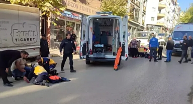 14 yaşındaki çocuğun kullandığı motosiklet, yayaya çarptı; 1'i ağır, 3 yaralı