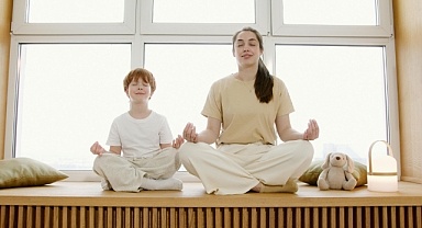 Evde Meditasyon Nasıl Yapılır? Sakin Bir Zihin İçin Adım Adım Rehber