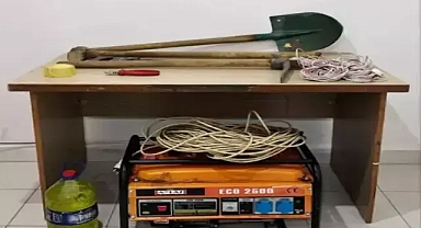 Kaçak kazı yaparak define arayan 3 şüpheli yakalandı