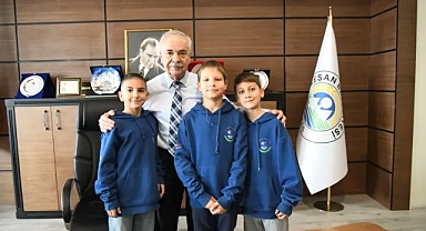 Keşanlı Öğrenciler Yunanistan’daki Yüzme Şampiyonasında Gurur Kaynağı Oldu!